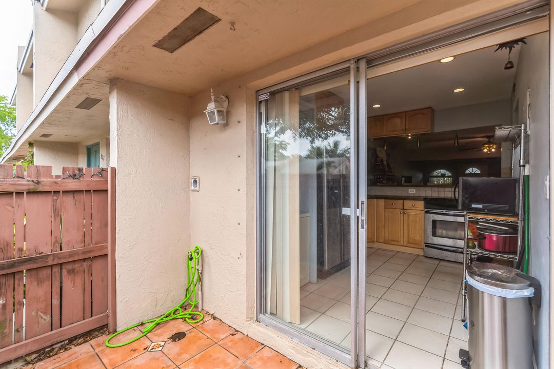 For Sale: $299,900 (2 beds, 1 baths, 1224 Square Feet)