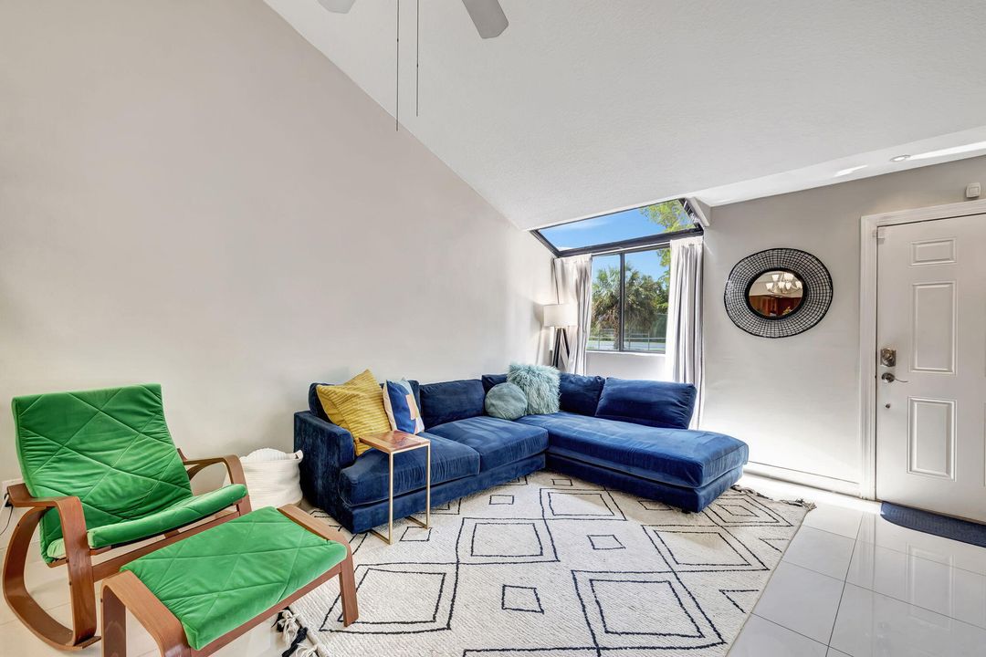 Active With Contract: $350,000 (4 beds, 2 baths, 1336 Square Feet)