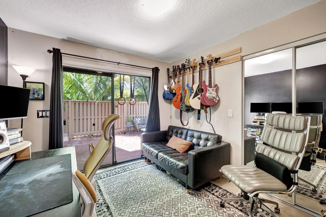 Active With Contract: $350,000 (4 beds, 2 baths, 1336 Square Feet)