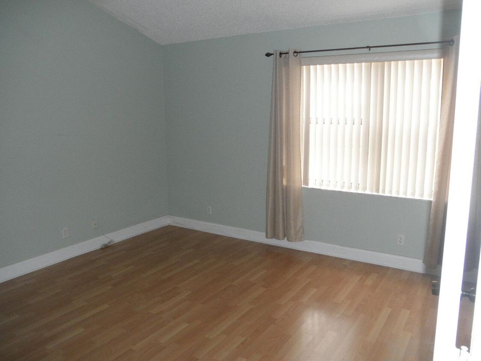 For Rent: $2,500 (2 beds, 2 baths, 1250 Square Feet)