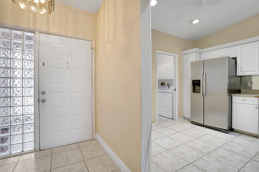 For Sale: $325,000 (2 beds, 2 baths, 1356 Square Feet)