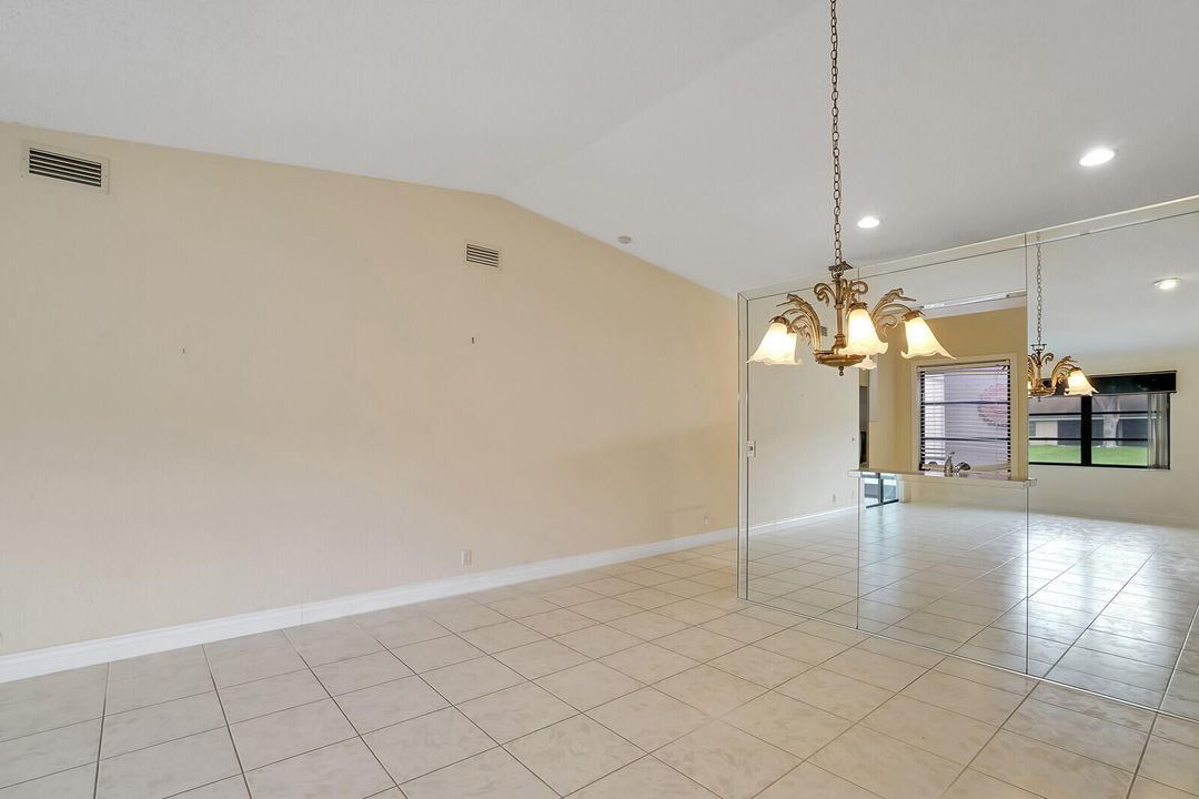 For Sale: $325,000 (2 beds, 2 baths, 1356 Square Feet)