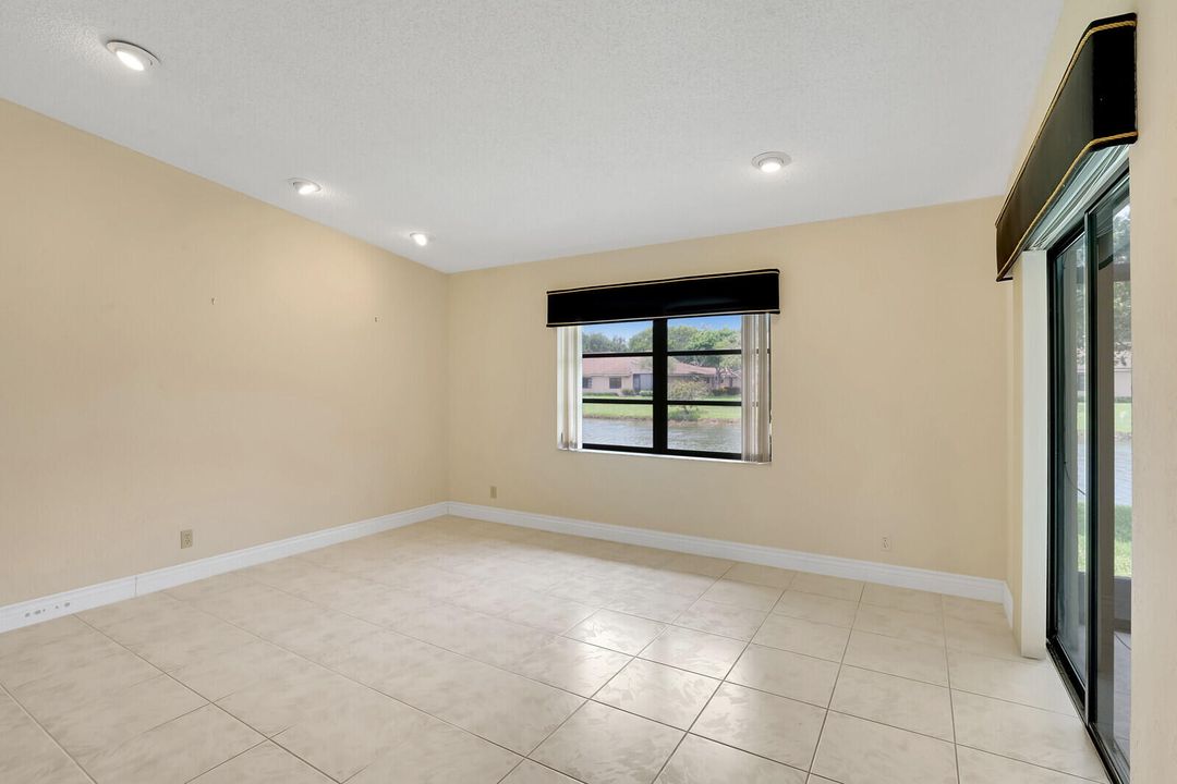 For Sale: $325,000 (2 beds, 2 baths, 1356 Square Feet)