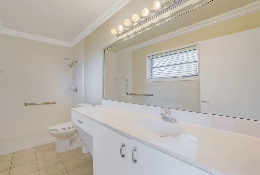 For Sale: $325,000 (2 beds, 2 baths, 1356 Square Feet)