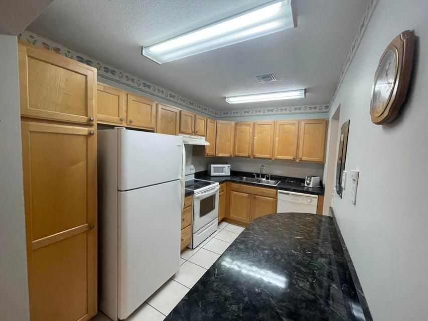 For Rent: $1,550 (1 beds, 1 baths, 816 Square Feet)