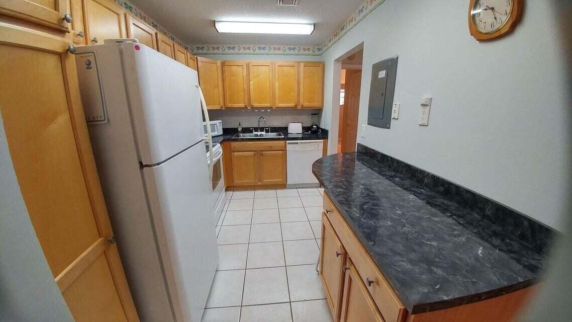 For Rent: $1,550 (1 beds, 1 baths, 816 Square Feet)