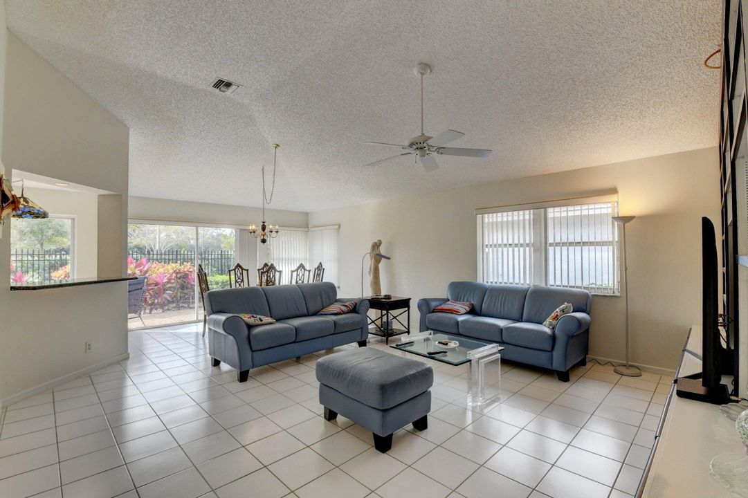 For Sale: $385,000 (2 beds, 2 baths, 1536 Square Feet)