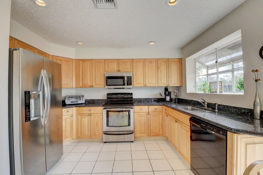 For Sale: $385,000 (2 beds, 2 baths, 1536 Square Feet)