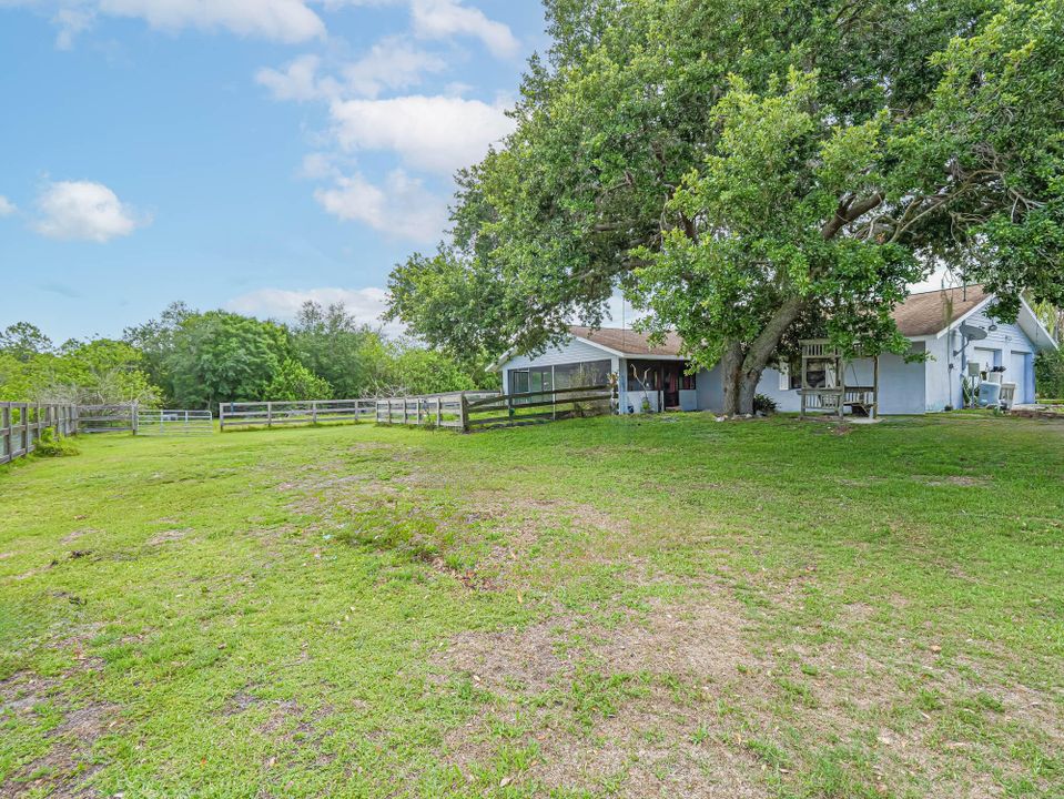 Active With Contract: $559,000 (3 beds, 2 baths, 1836 Square Feet)