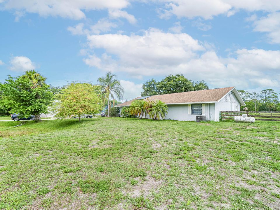 Active With Contract: $559,000 (3 beds, 2 baths, 1836 Square Feet)