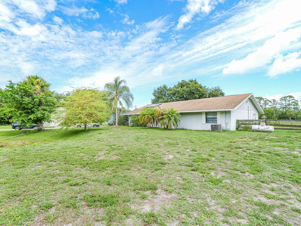 Active With Contract: $559,000 (3 beds, 2 baths, 1836 Square Feet)