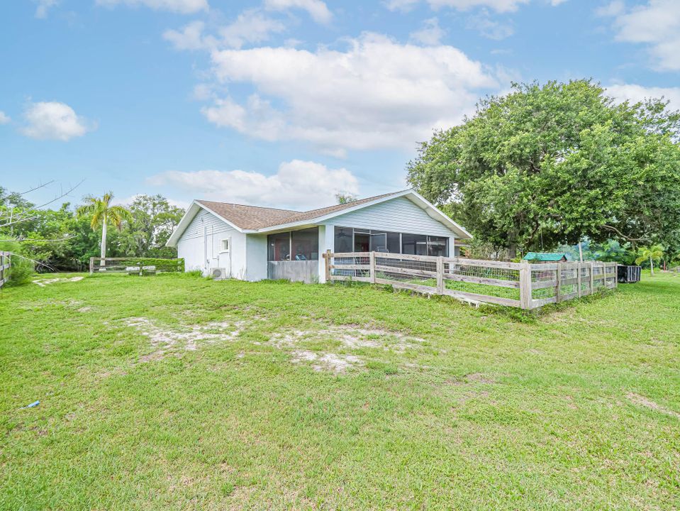 Active With Contract: $559,000 (3 beds, 2 baths, 1836 Square Feet)