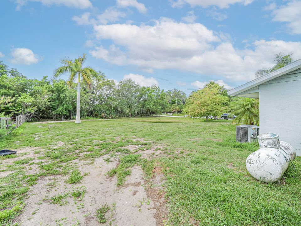 Active With Contract: $559,000 (3 beds, 2 baths, 1836 Square Feet)