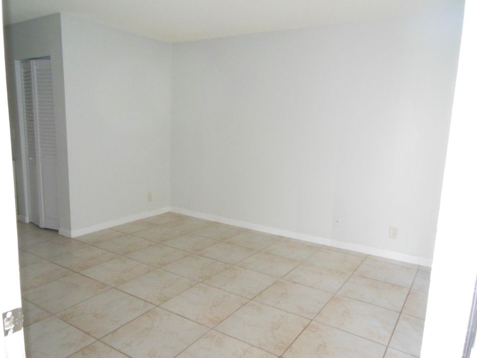 For Sale: $159,000 (1 beds, 1 baths, 502 Square Feet)