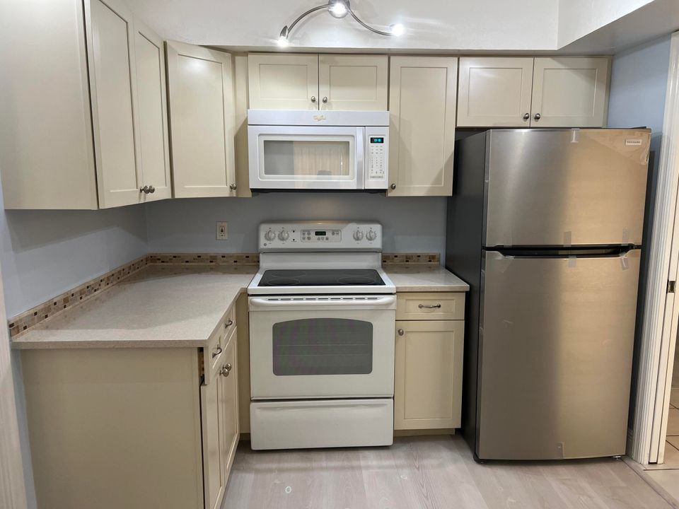 Active With Contract: $369,000 (3 beds, 2 baths, 1484 Square Feet)