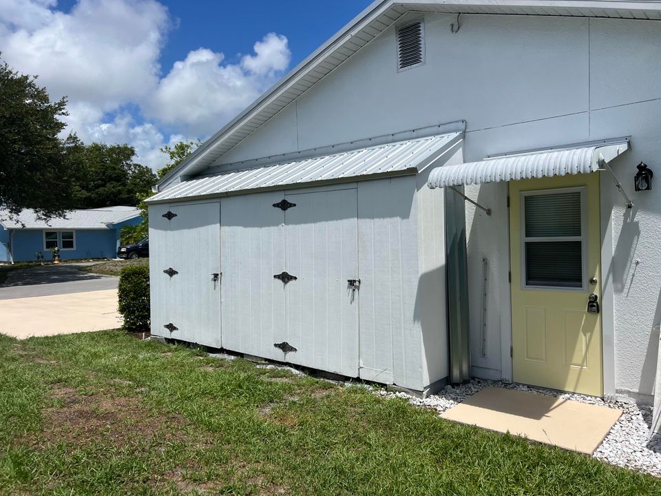 Active With Contract: $369,000 (3 beds, 2 baths, 1484 Square Feet)