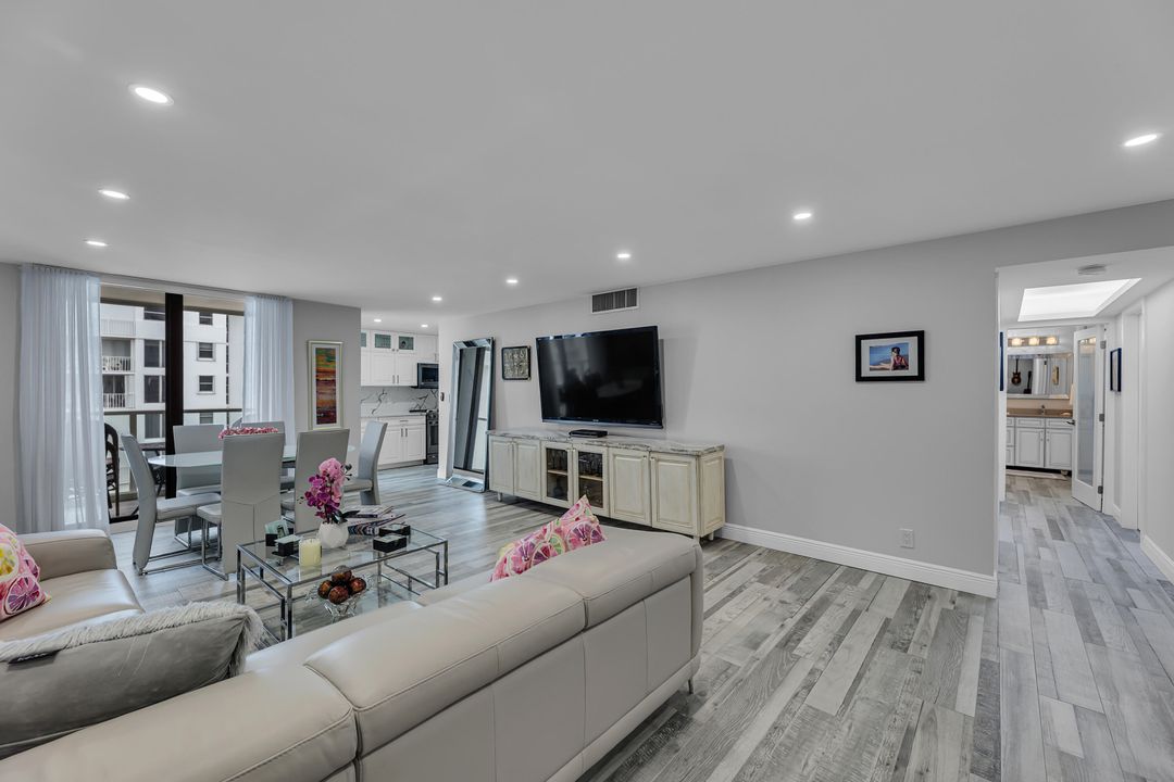 For Sale: $549,900 (2 beds, 2 baths, 1400 Square Feet)