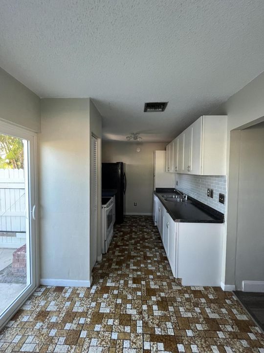 For Rent: $2,700 (2 beds, 2 baths, 1218 Square Feet)