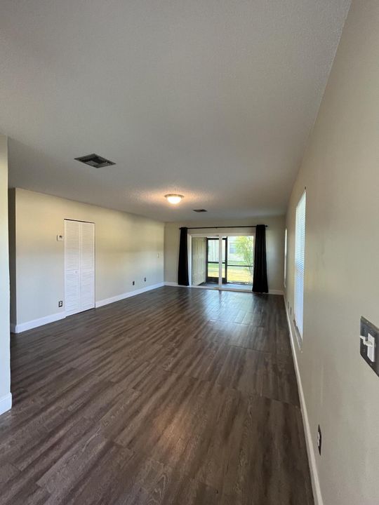 For Rent: $2,700 (2 beds, 2 baths, 1218 Square Feet)