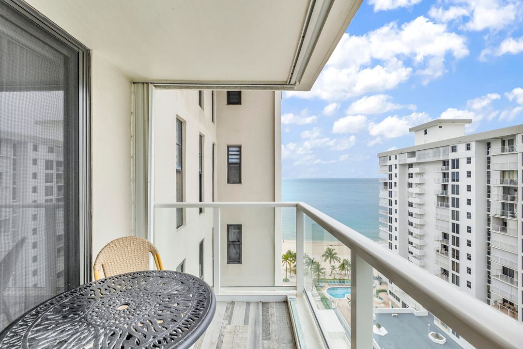 For Sale: $549,900 (2 beds, 2 baths, 1400 Square Feet)