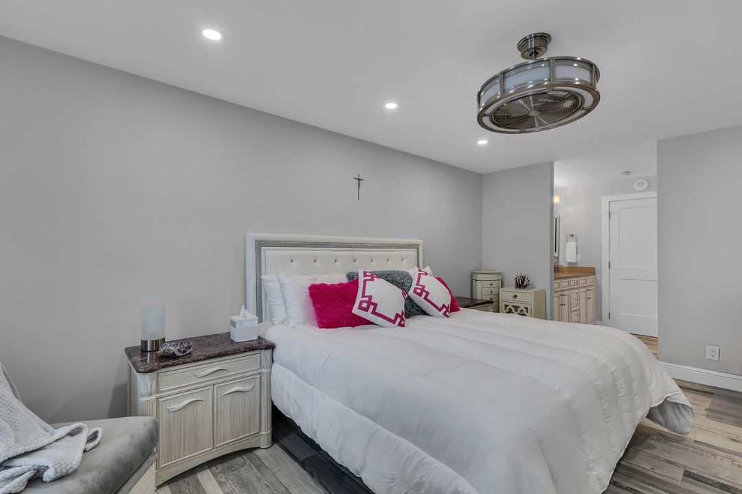 For Sale: $549,900 (2 beds, 2 baths, 1400 Square Feet)