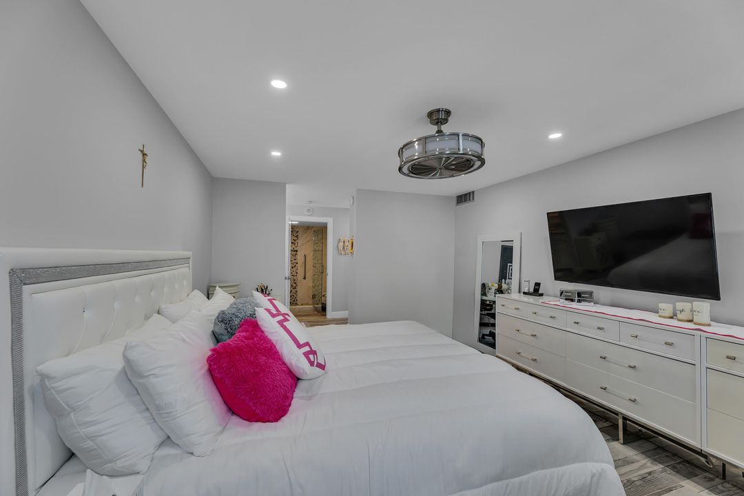 For Sale: $549,900 (2 beds, 2 baths, 1400 Square Feet)