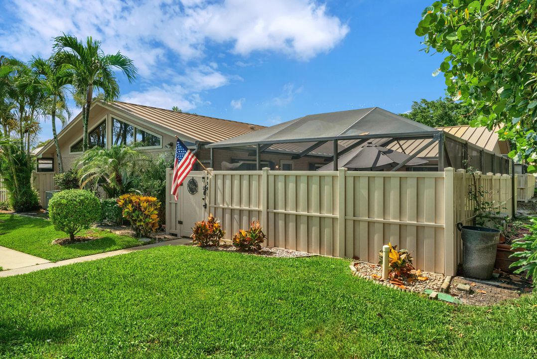 For Sale: $449,900 (3 beds, 2 baths, 1276 Square Feet)