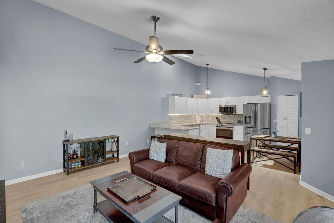 For Sale: $449,900 (3 beds, 2 baths, 1276 Square Feet)