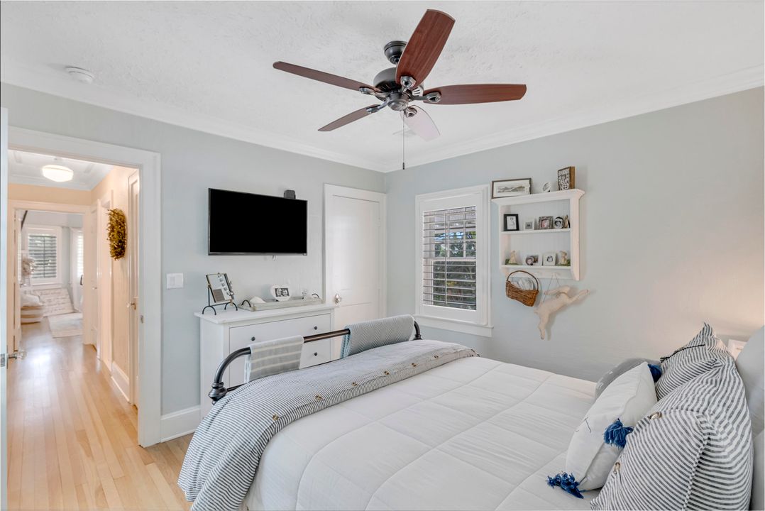 For Sale: $774,500 (2 beds, 1 baths, 1138 Square Feet)