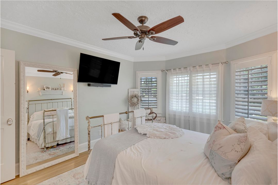 For Sale: $774,500 (2 beds, 1 baths, 1138 Square Feet)