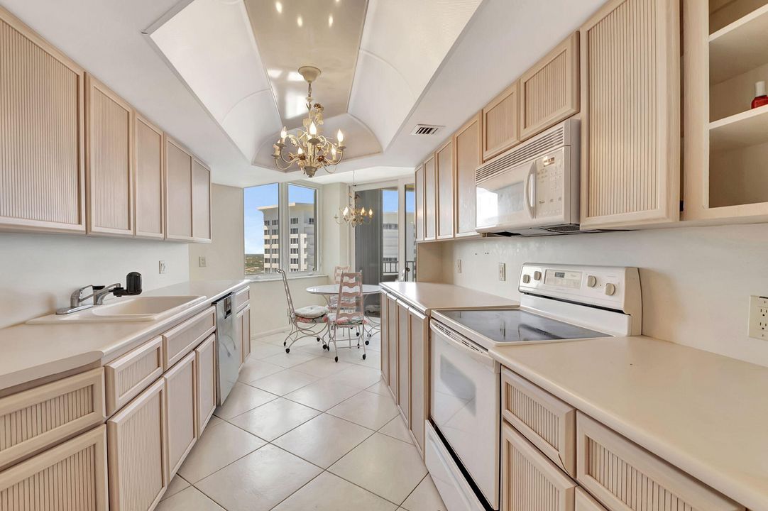 For Sale: $1,850,000 (2 beds, 2 baths, 1479 Square Feet)