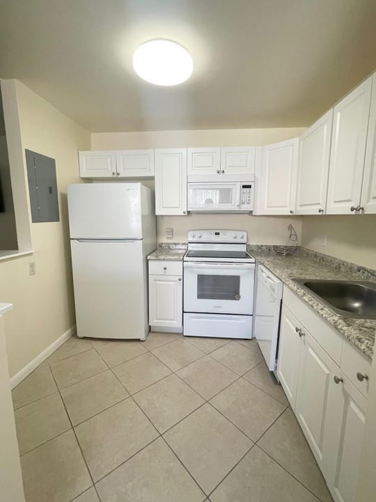 For Rent: $1,695 (1 beds, 1 baths, 720 Square Feet)