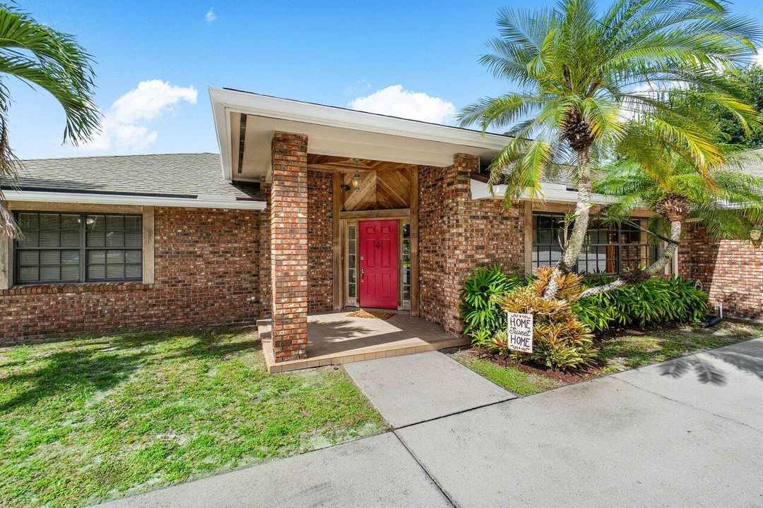 For Sale: $720,000 (4 beds, 3 baths, 2541 Square Feet)