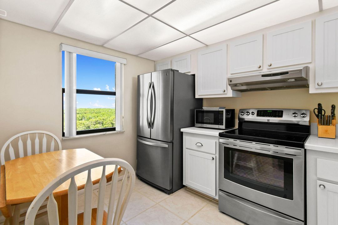 For Sale: $490,000 (2 beds, 2 baths, 1044 Square Feet)