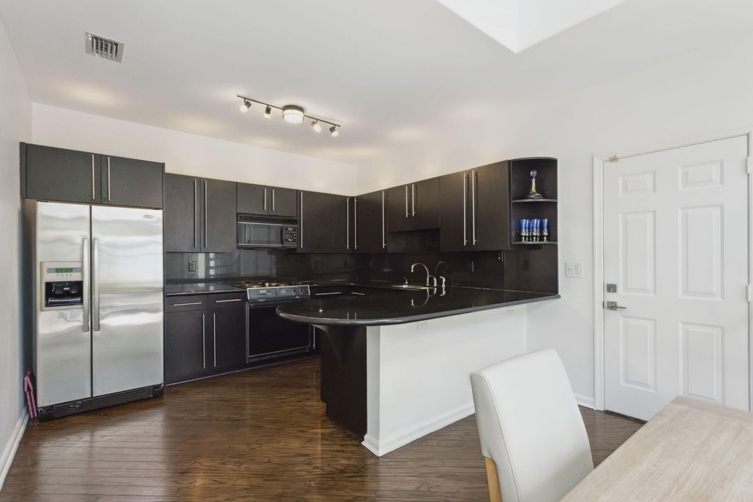 For Sale: $899,000 (3 beds, 3 baths, 2354 Square Feet)