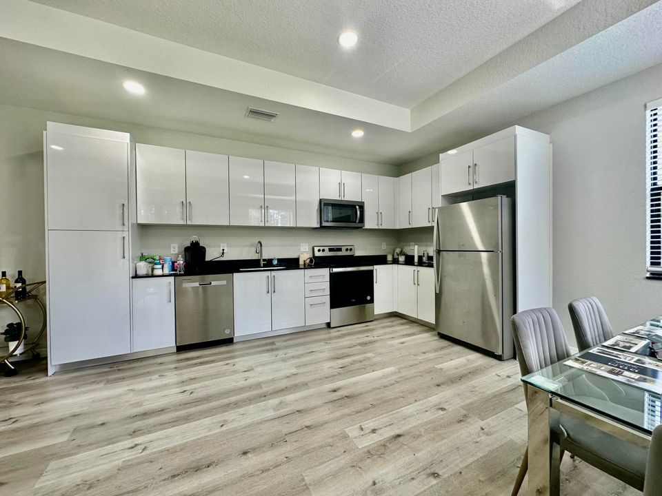 For Sale: $335,000 (2 beds, 0 baths, 1339 Square Feet)