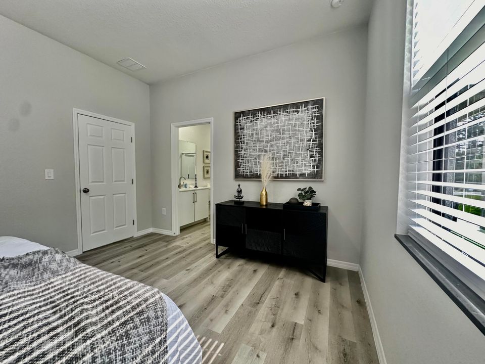 For Sale: $335,000 (2 beds, 0 baths, 1339 Square Feet)