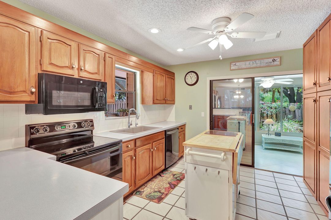 For Sale: $589,900 (3 beds, 2 baths, 1581 Square Feet)