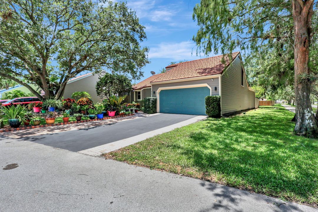 Active With Contract: $539,000 (3 beds, 2 baths, 1581 Square Feet)