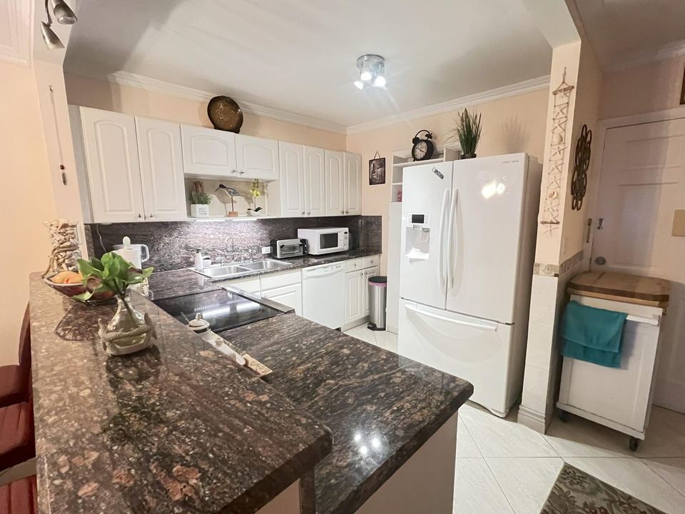 For Sale: $120,000 (2 beds, 2 baths, 1080 Square Feet)