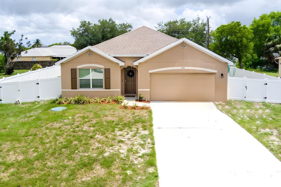 For Sale: $449,000 (4 beds, 2 baths, 1828 Square Feet)