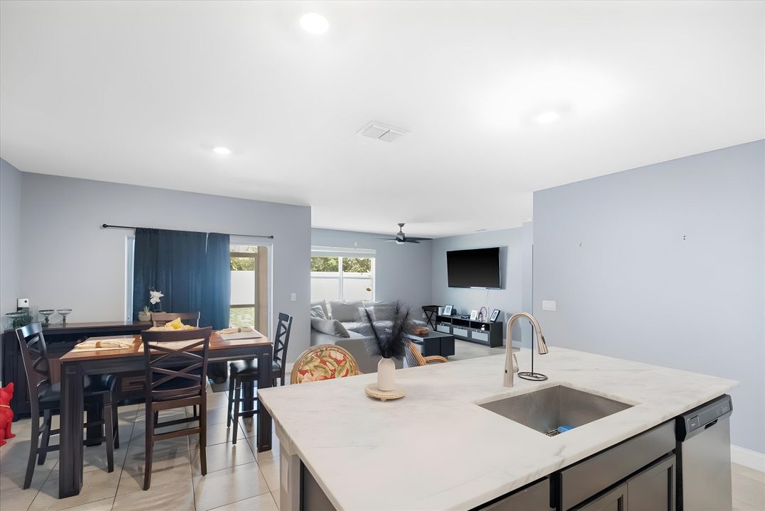 For Sale: $449,000 (4 beds, 2 baths, 1828 Square Feet)
