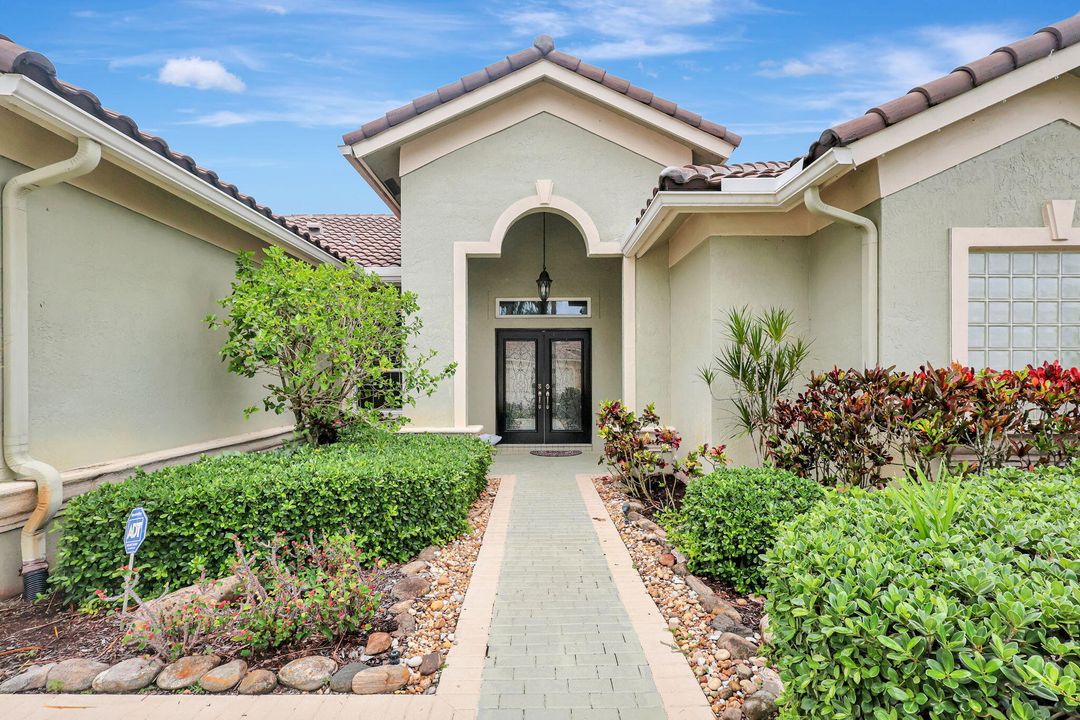 Active With Contract: $849,900 (4 beds, 3 baths, 2520 Square Feet)