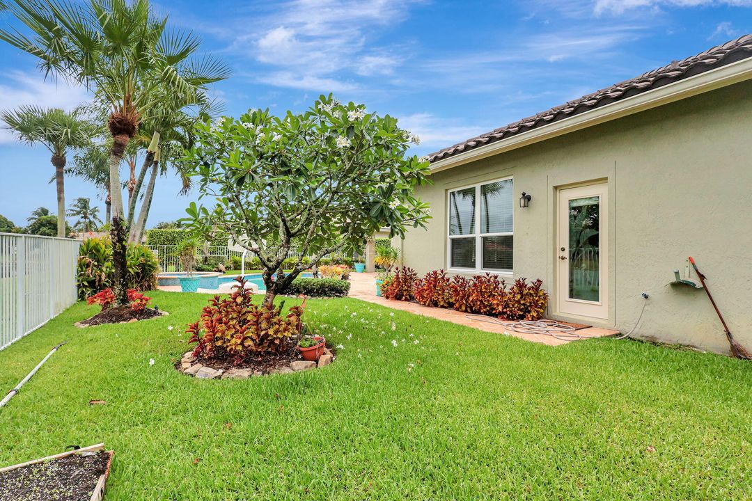 For Sale: $890,000 (4 beds, 3 baths, 2520 Square Feet)