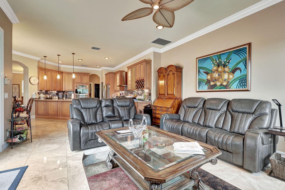 For Sale: $890,000 (4 beds, 3 baths, 2520 Square Feet)