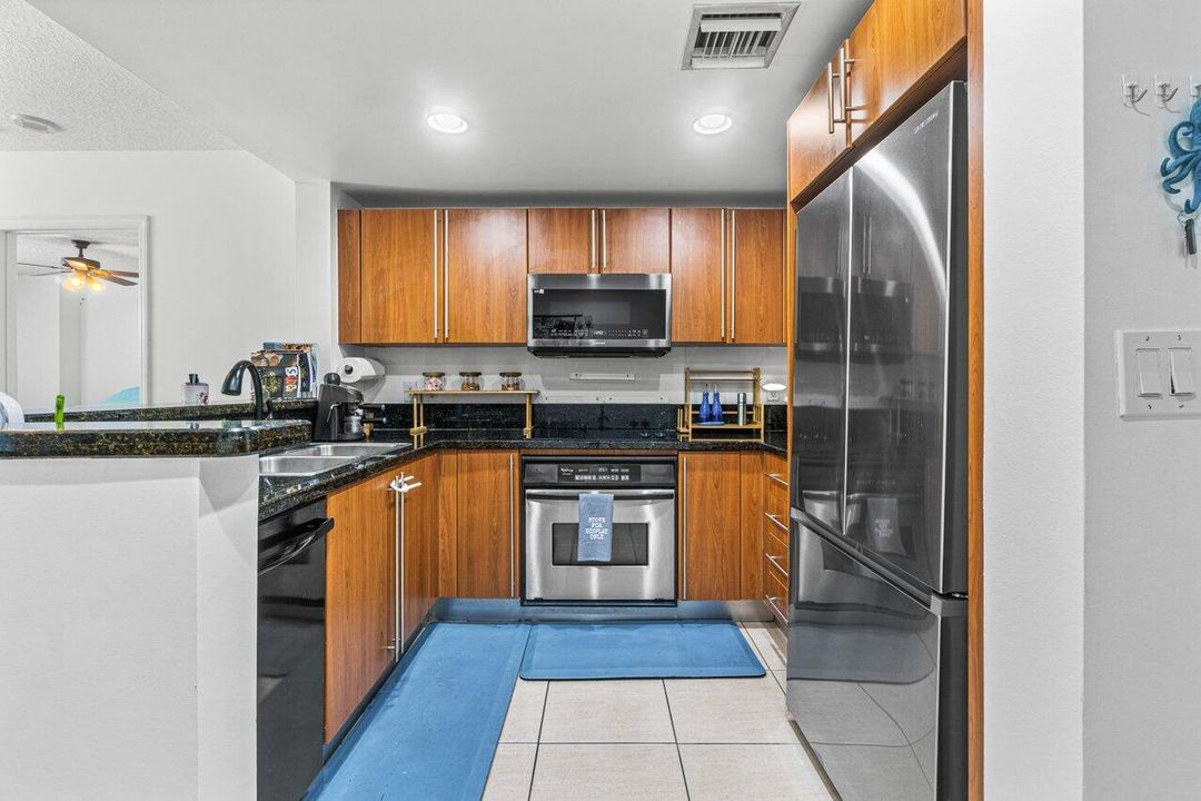 For Sale: $475,000 (2 beds, 2 baths, 1130 Square Feet)