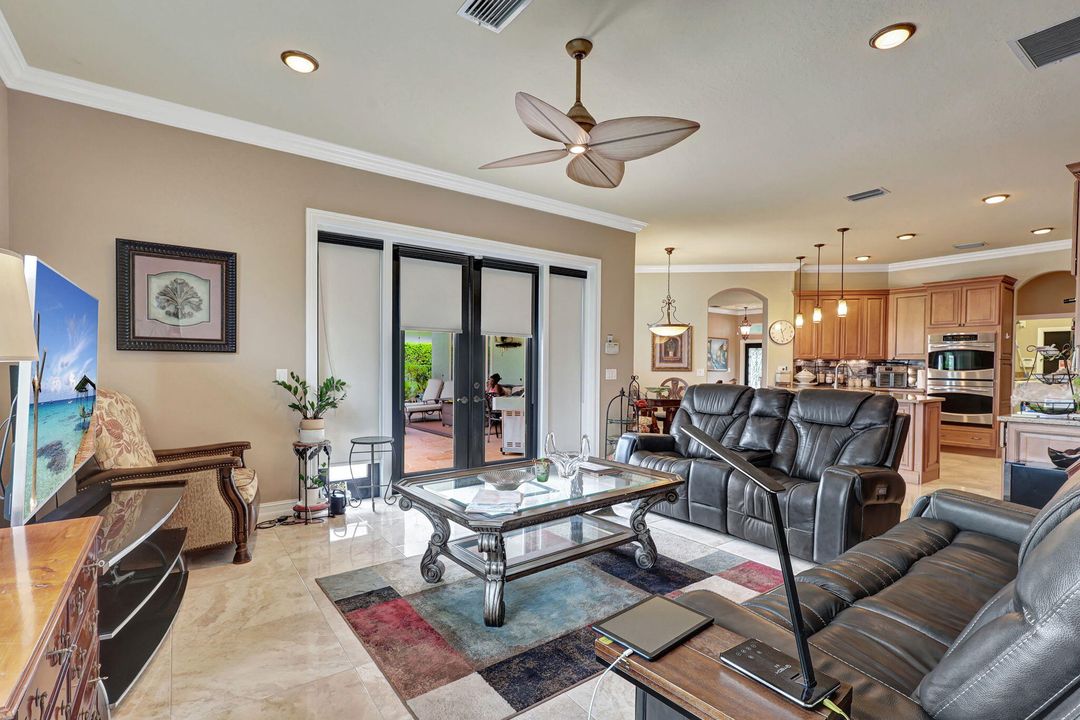 For Sale: $890,000 (4 beds, 3 baths, 2520 Square Feet)