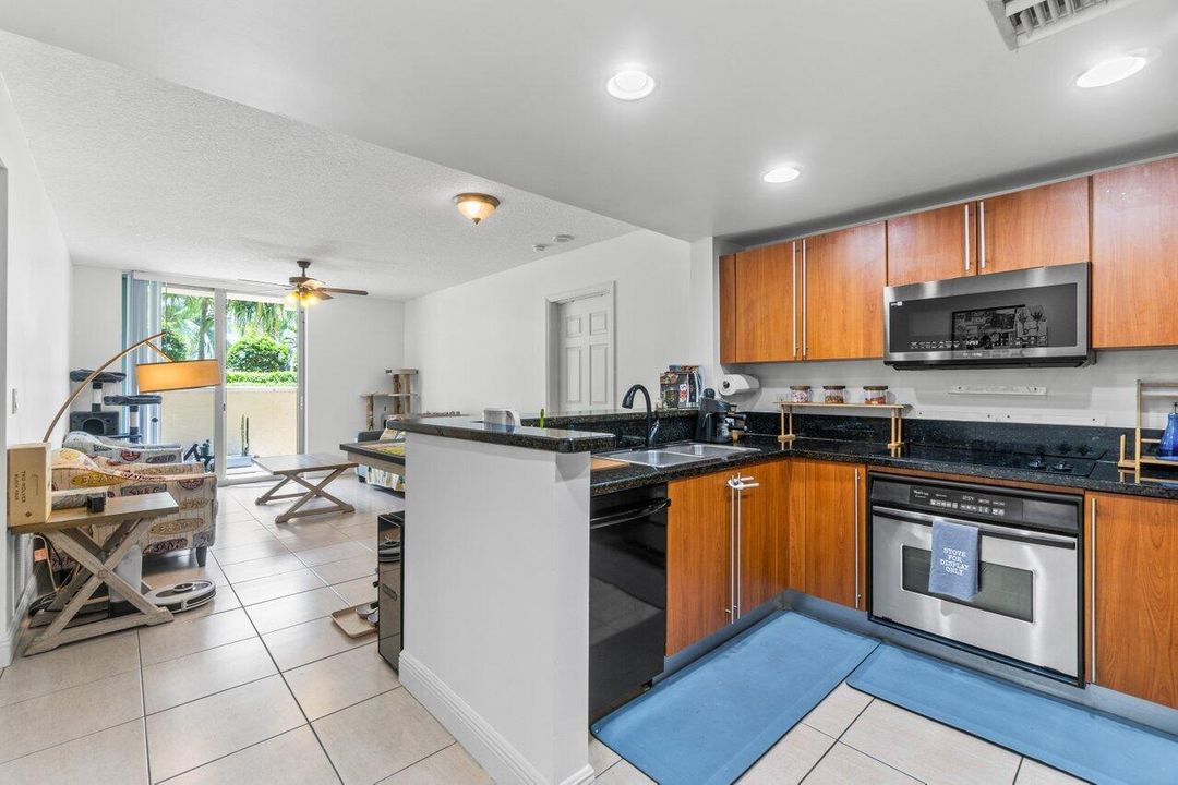 For Sale: $475,000 (2 beds, 2 baths, 1130 Square Feet)