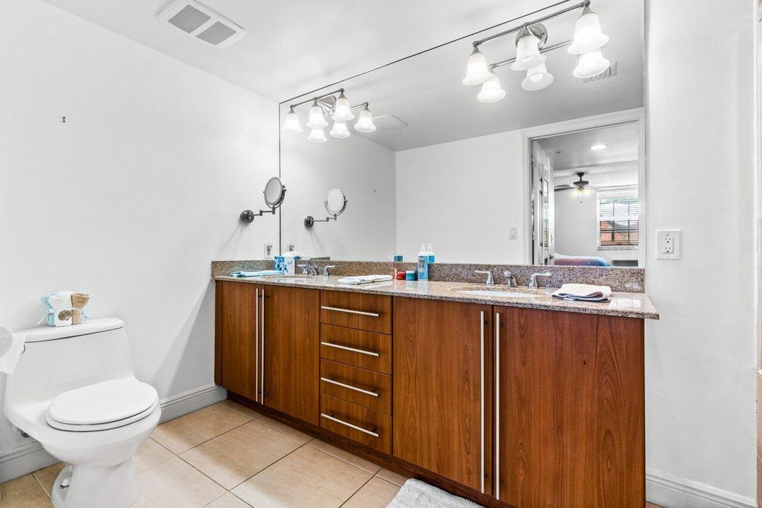 For Sale: $475,000 (2 beds, 2 baths, 1130 Square Feet)