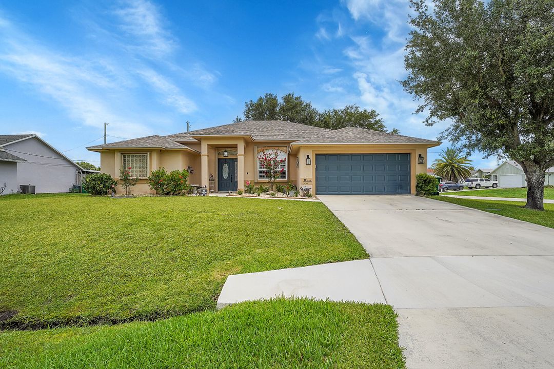 For Sale: $475,000 (3 beds, 2 baths, 1996 Square Feet)